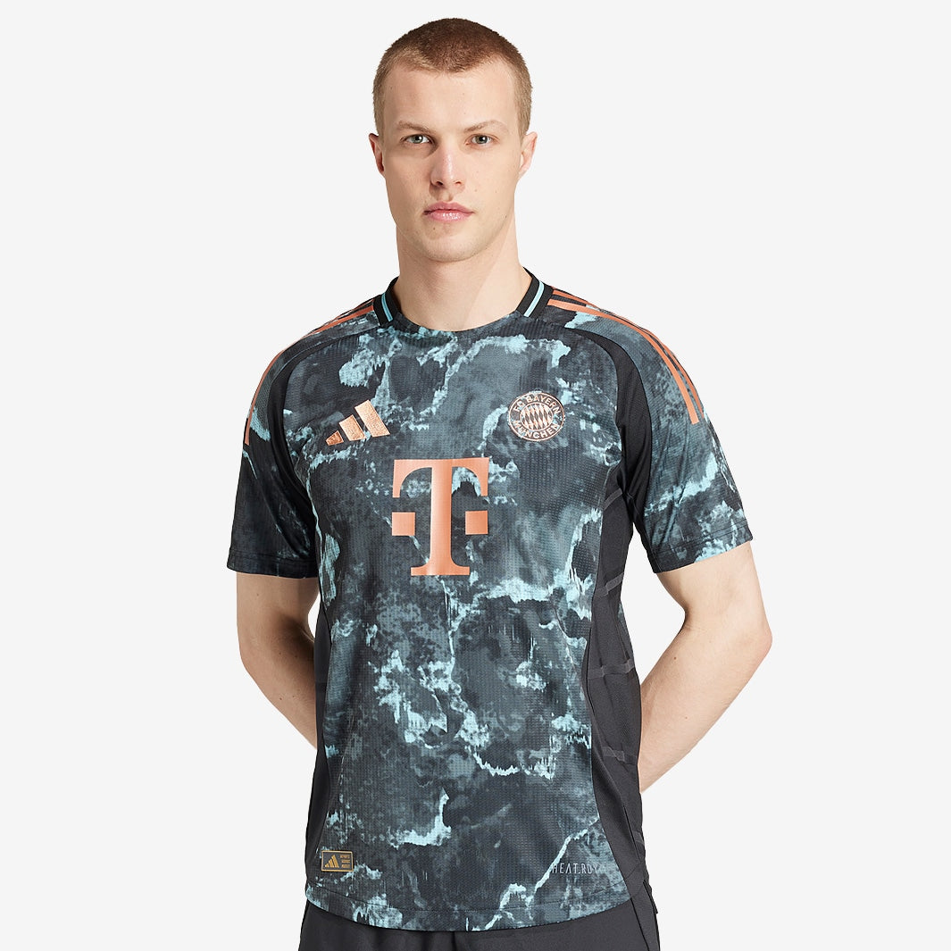 Camisa Bayer de Munique Away 2024/25 Jogador Adidas Masculino - Preta, Azul e Dourada